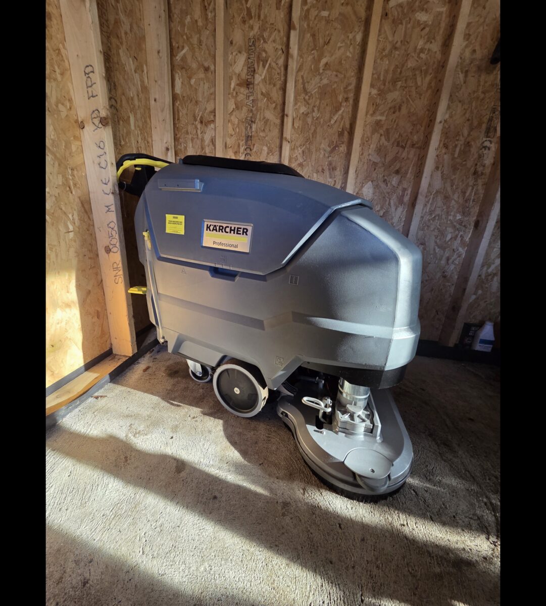 A karcher BD 80 / 100 Price - €9500 ex VAT Only 40 Hours (Demo Model)
